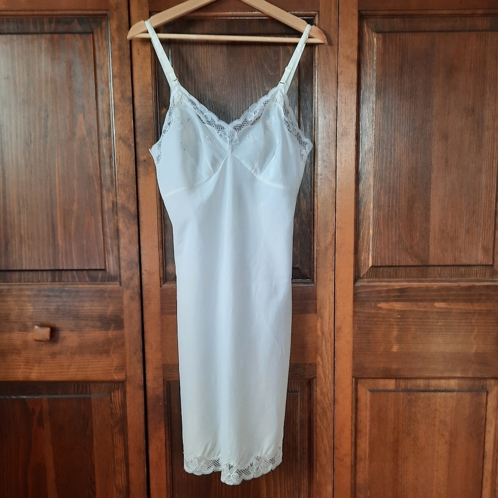 Vintage Lady Lynne White Satin Floral Embroidered Lace Trimmed Midi Slip Size S